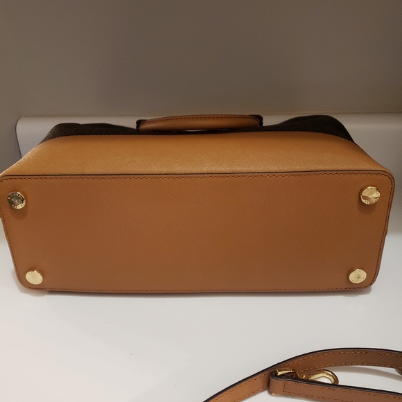 Like New! Michael Kors Satchel Handbag - Picture 2 of 4